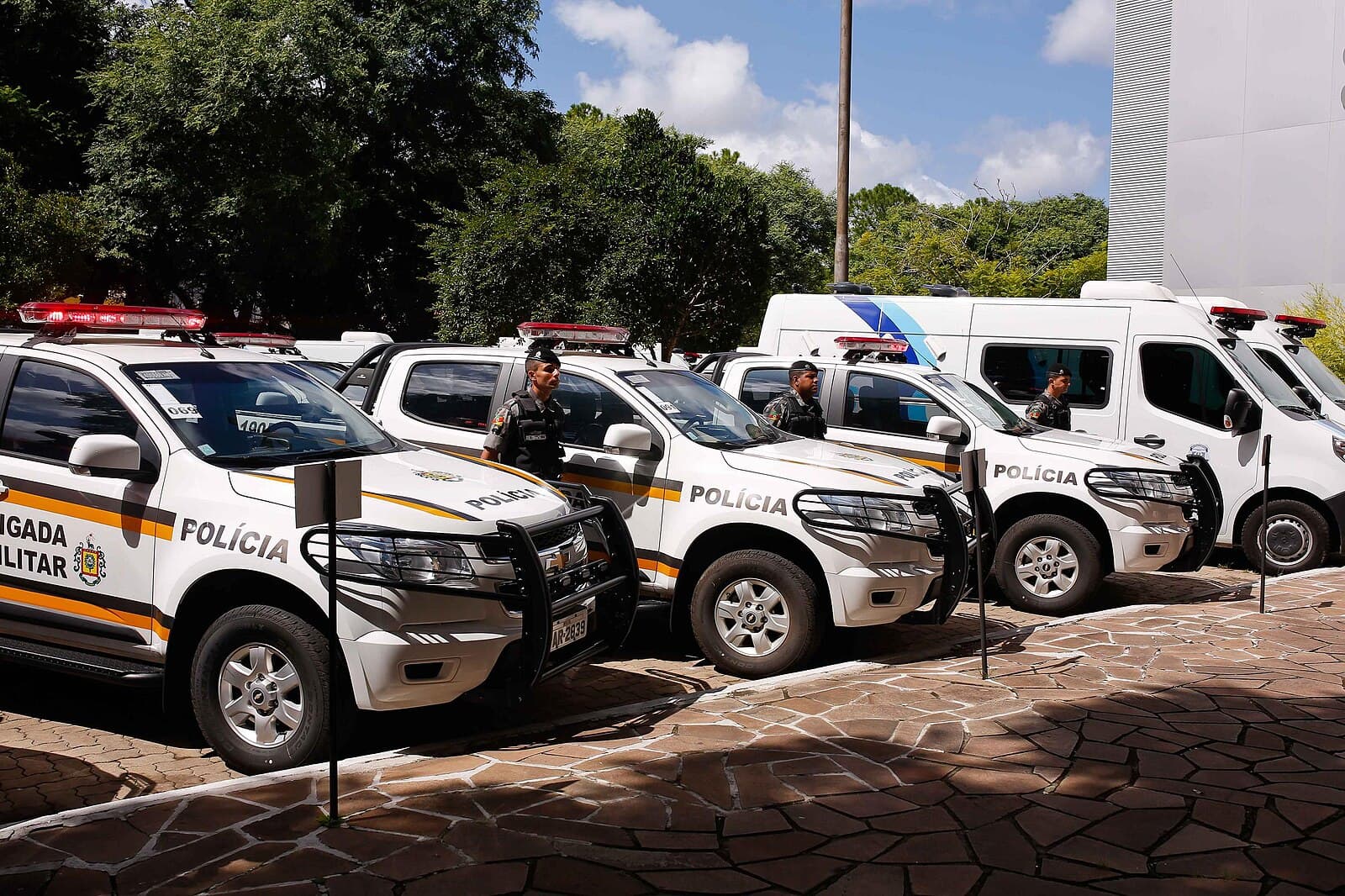 Viaturas da Brigada Militar do Rio Grande do Sul em formação