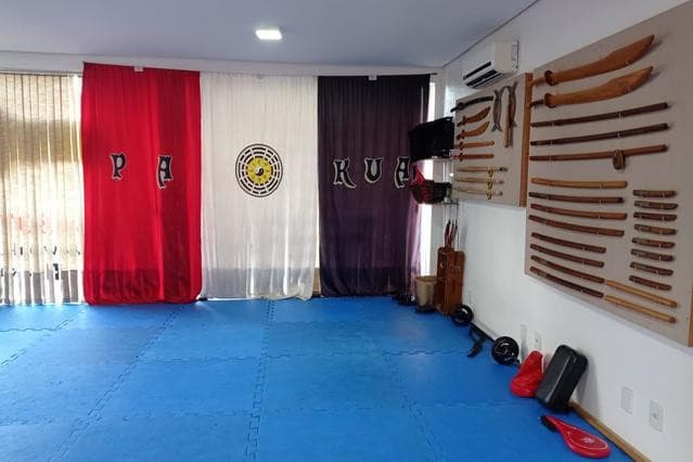 Alunos em aula na Pa-Kua Canoas, escola de artes marciais e conhecimentos orientais no Centro da cidade
